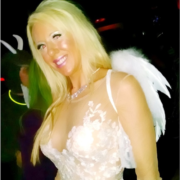 Hi! My name is Carrie! Canβt wait to meet you! ποΈβοΈποΈ - Picture 1 of 7